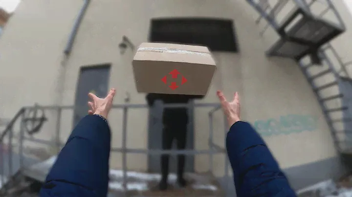 Работа грузчиком на НОВОЙ ПОЧТЕ или как "летают" ваши посылки!